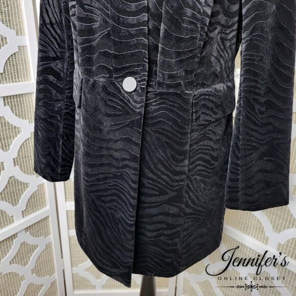 Chico's NWT Black Crushed Velvet Embossed Zebra Print Longline Jacket Size 8/10 - Picture 5 of 12